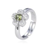 Anello argento fiore con zircone verde centrale