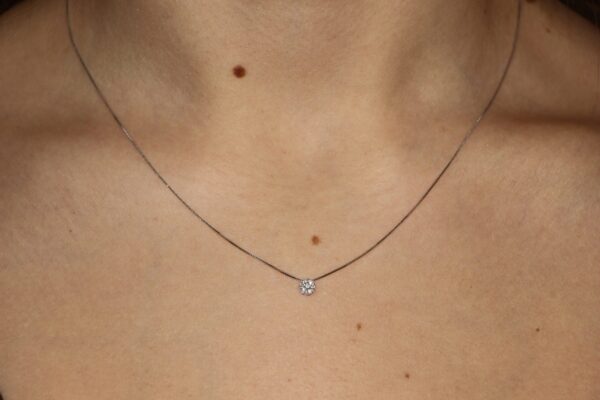 Collana oro bianco  con ciondolo diamanti