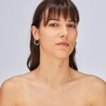 ORECCHINI GLINT  IN ACCIAIO 316L, SFERE IN VETRO VERDE E PERLE