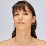 ORECCHINI GLINT  IN ACCIAIO 316L, SFERE IN VETRO BLU E PERLE