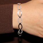 Bracciale oro bianco semirigido con zirconi bianchi