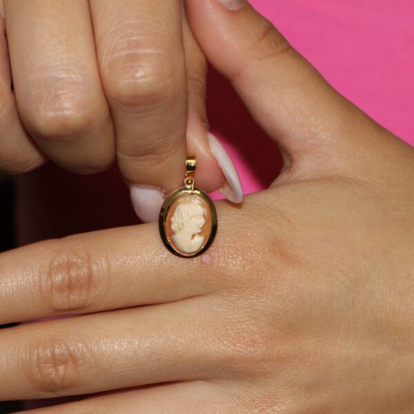 Ciondolo oro giallo con cameo