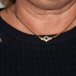 Collana oro giallo fiore centrale con zirconi blu e bianchi