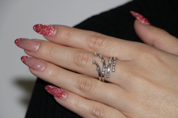 Anello oro bianco contrarie con diamanti