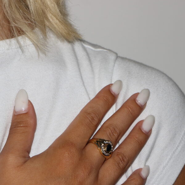 Anello oro giallo con zirconi blu e bianchi