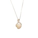 Collana oro bianco con ciondolo perla e zircone