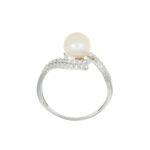 Anello oro bianco con perla e pave di zirconi bianchi