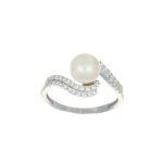 Anello oro bianco con perla e pave di zirconi bianchi