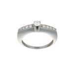 Anello oro bianco solitario con diamante centrale e laterali