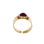 Anello oro giallo con zircone viola cabochon
