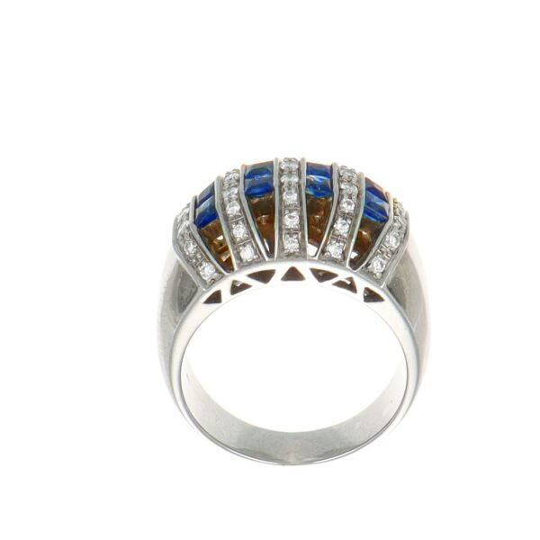 Anello oro bianco con diamanti e zaffiri blu