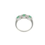 Anello oro bianco tre fiori con zirconi