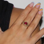 Anello oro giallo con rubino e diamanti mod vintage