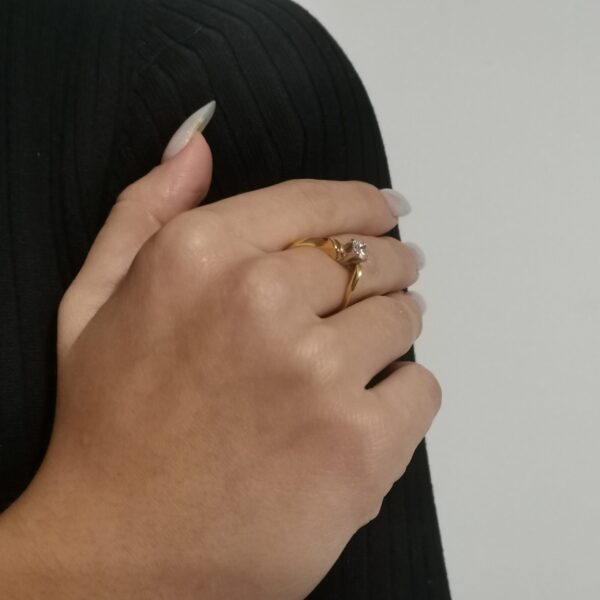 Anello oro giallo solitario con diamante