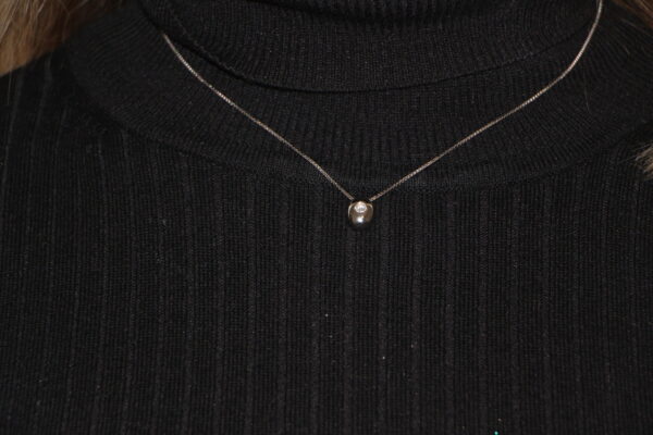 Collana oro bianco punto luce con diamante di nacci