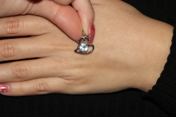 Ciondolo oro bianco cuore con diamante e acquamarina