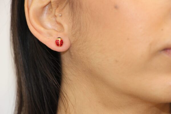 Orecchini oro giallo coccinella smaltata rossa