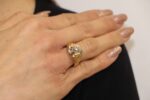 Anello due ori con zirconi bianchi lavorato modello vintage