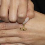 Ciondolo oro giallo ancora con fune