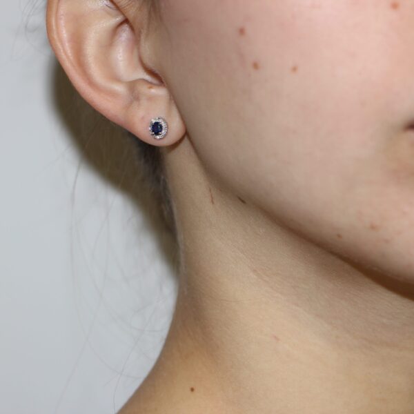 Orecchini oro bianco con zaffiro blu e diamanti