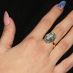 Anello oro giallo con zircone celeste