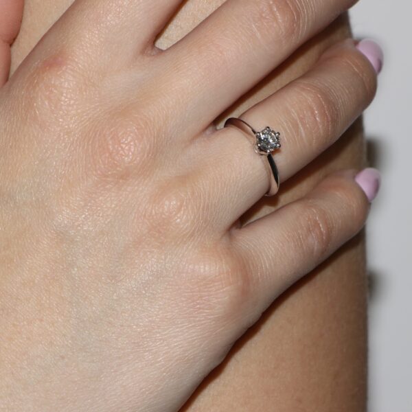 Anello oro bianco solitario con diamante