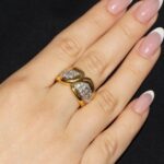 Anello due ori pavee con zirconi bianchi