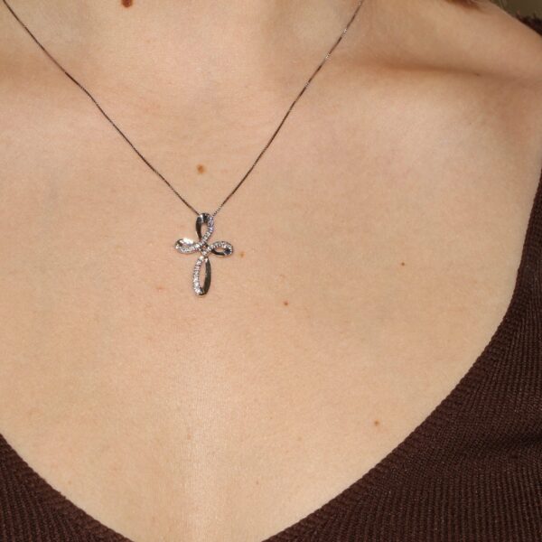 Collana oro bianco con ciondolo croce con zirconi bianchi