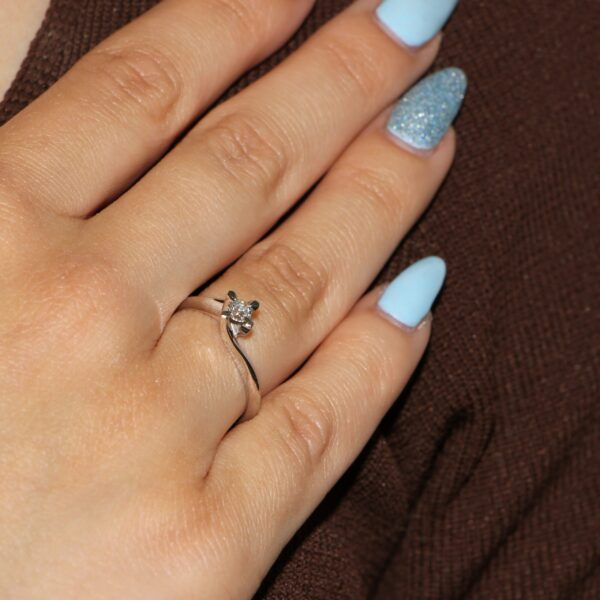 Anello oro bianco solitario con diamante