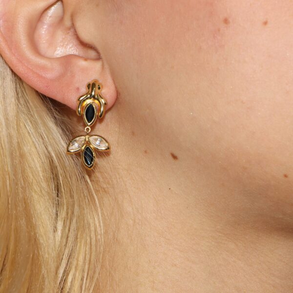 Orecchini oro giallo pendenti con zirconi blu