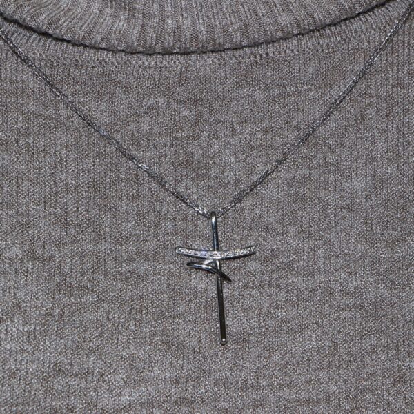 Collana oro bianco con ciondolo croce con zirconi