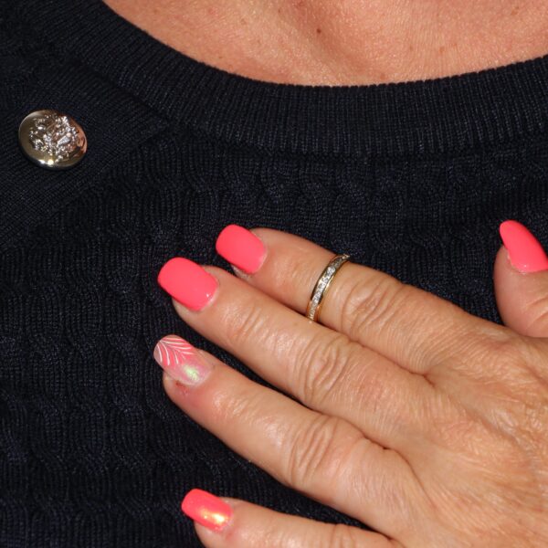Anello oro giallo eternee con zirconi bianchi