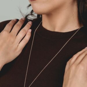 collana lunga con sfera con fioirellini