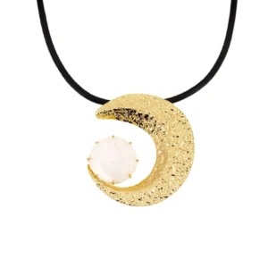 Collana cordino corta ottone lucido mezza luna bianca