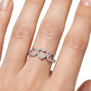 anello oro bianco con cuore con zirconi bianchi