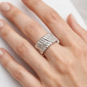anello oro bianco fascia lavorata pavee di zirconi
