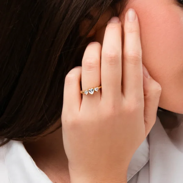 Luca Barra anello regolabile con cuori a zirconi bianchi dorato