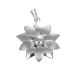 CIONDOLO ORO BIANCO FIORE LUCIDO SATINATO