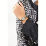 GUESS orologio al quarzo con zirconi a quadrante bianco e cinturino dorato 28 mm