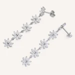 Rosato orecchini pendenti Gaia in argento 925 con fiore e zirconi bianchi