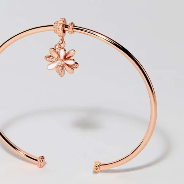 Rosato charm margherita in argento 925 dorato con zirconi e smalto bianco