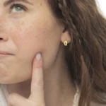 Marlù mono orecchino a lobo dorato a goccia