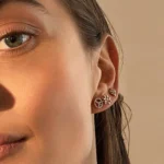 Rosato orecchino singolo a lobo fiore in argento e zircone bianco collezione Allegra