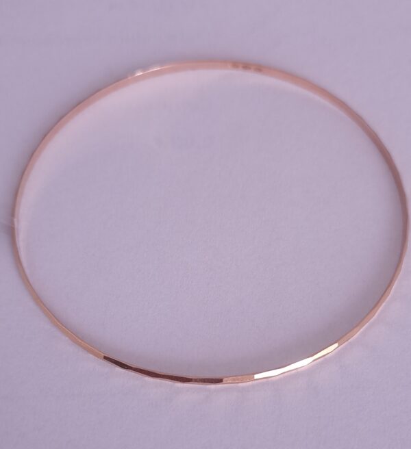 BRACCIALE ORO GIALLO RIGIDO TONDO LAVORATO SOTTILE