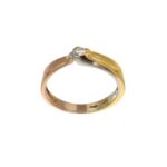 ANELLO TRE ORI SOLITARIO CON DIAMANTE KT 0.07 G VS1