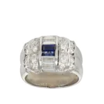 ANELLO ORO BIANCO FASCIA CON ZIRCONI BIANCHI E BLU TAGLIO BAGUETTE