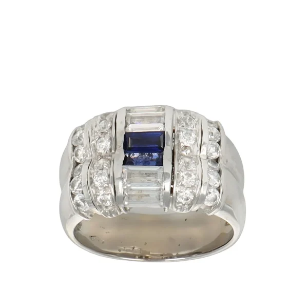 ANELLO ORO BIANCO FASCIA CON ZIRCONI BIANCHI E BLU TAGLIO BAGUETTE