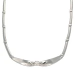COLLANA ORO BIANCO SEMIRIGIDA CON FIORE