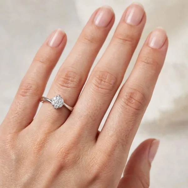 ANELLO ORO BIANCO CON DIAM MAGIC  DONNA ORO KT 0.15 TOT.  GVS1