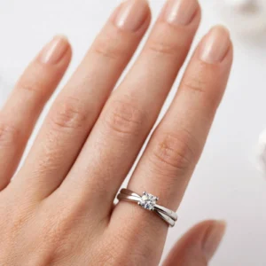 anello oro bianco solitario con diamante kt 0.20 gvs1